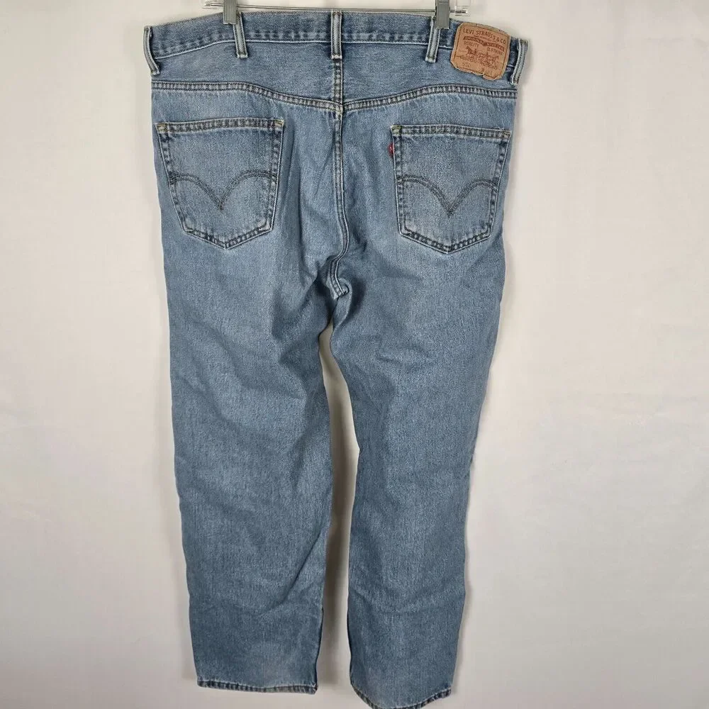 Levi's 550 Jeans Men's 42 x 31 (tag 42 x 32) Blue Light Wash Relaxed Fit Cotton